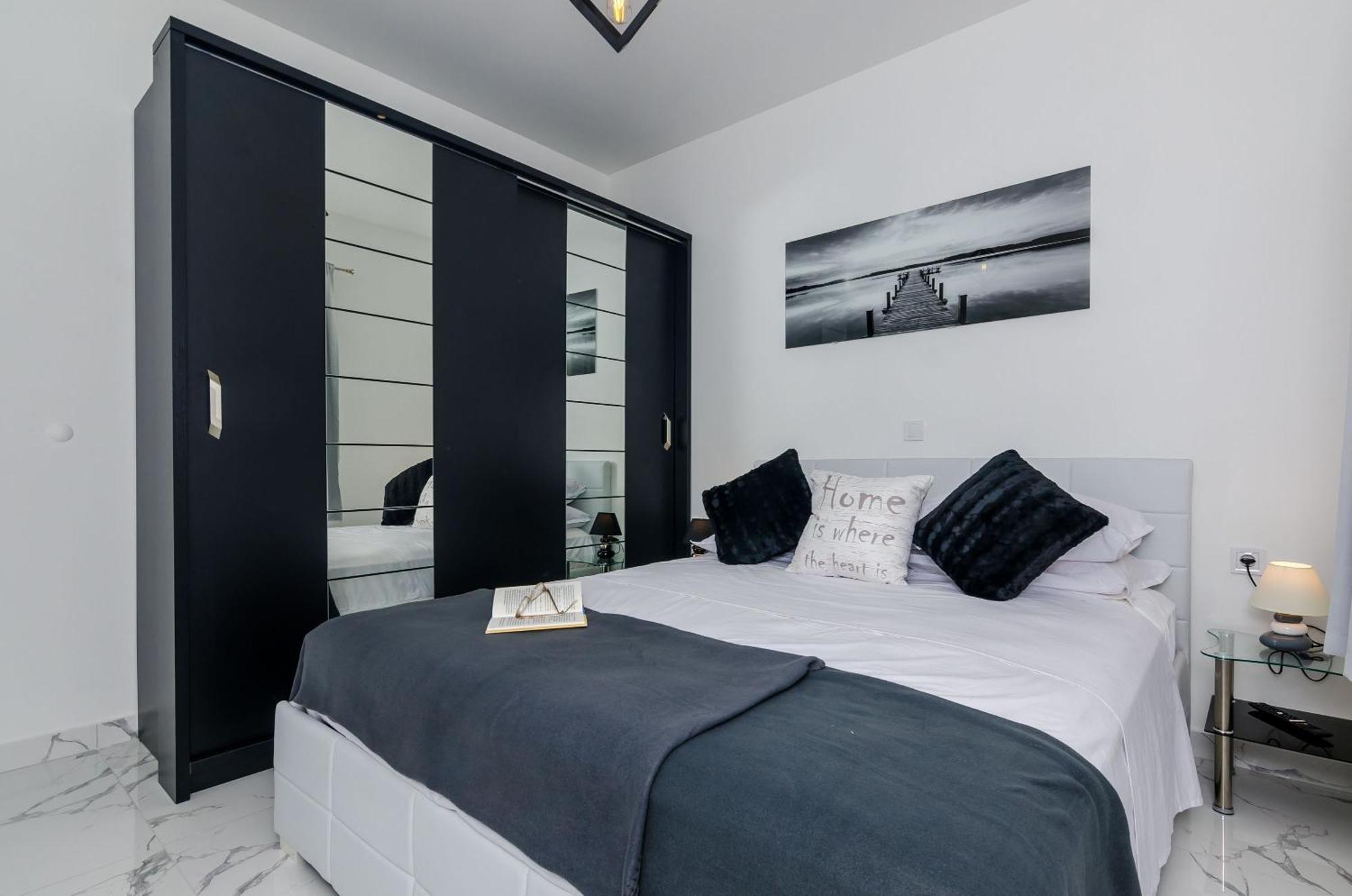 Mata Family Apartments Molunat Luaran gambar