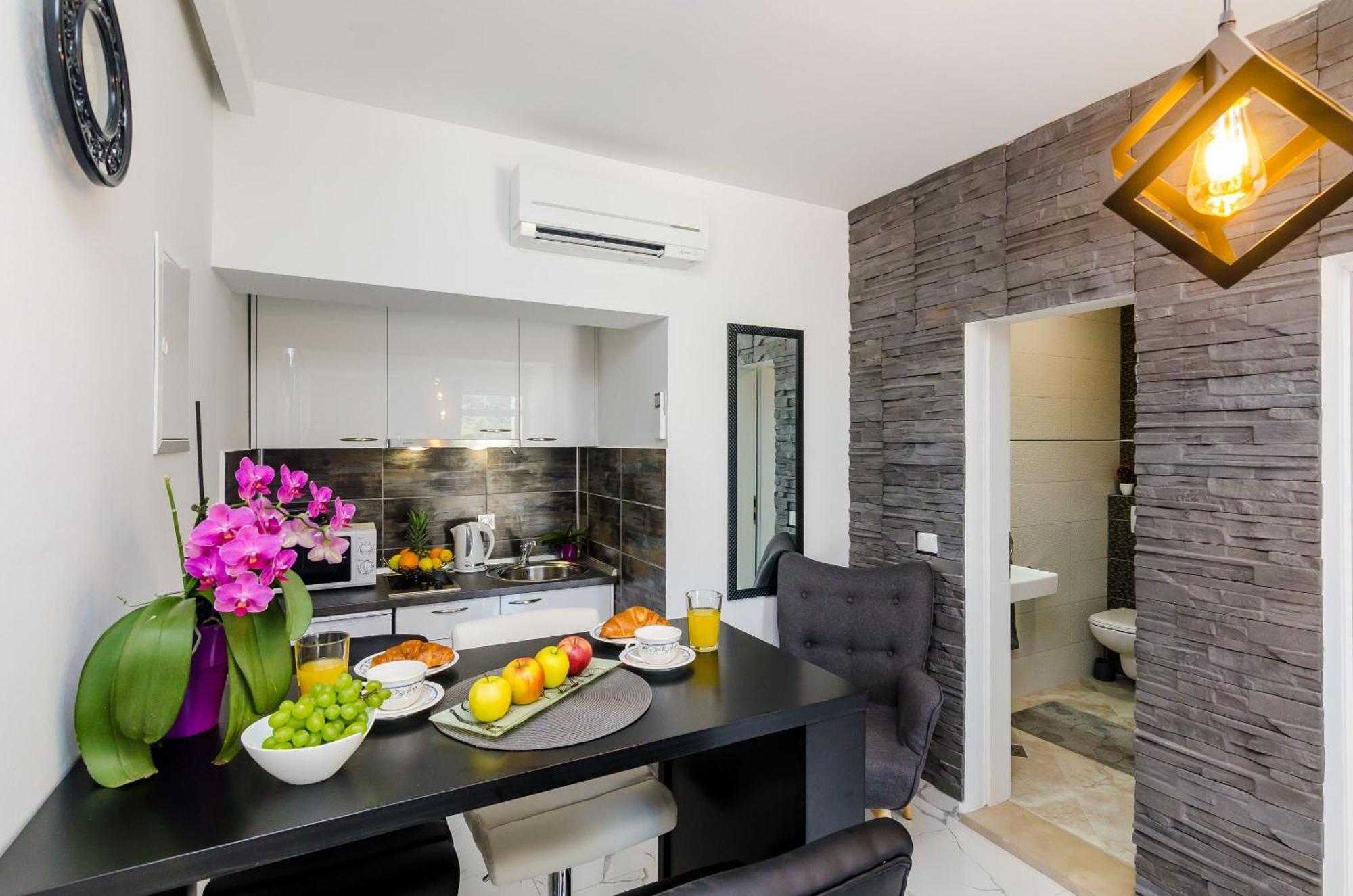 Mata Family Apartments Molunat Luaran gambar