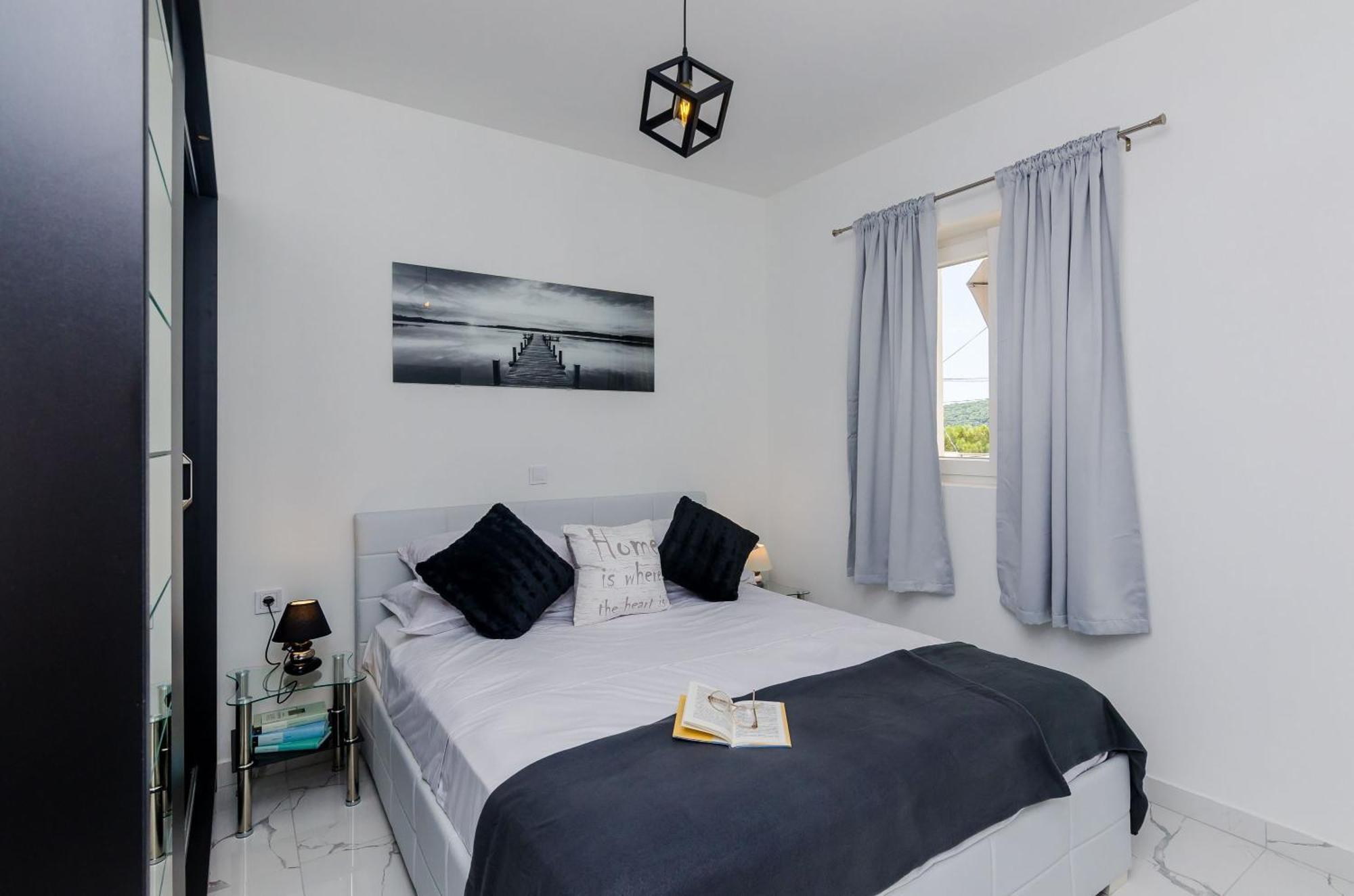 Mata Family Apartments Molunat Luaran gambar