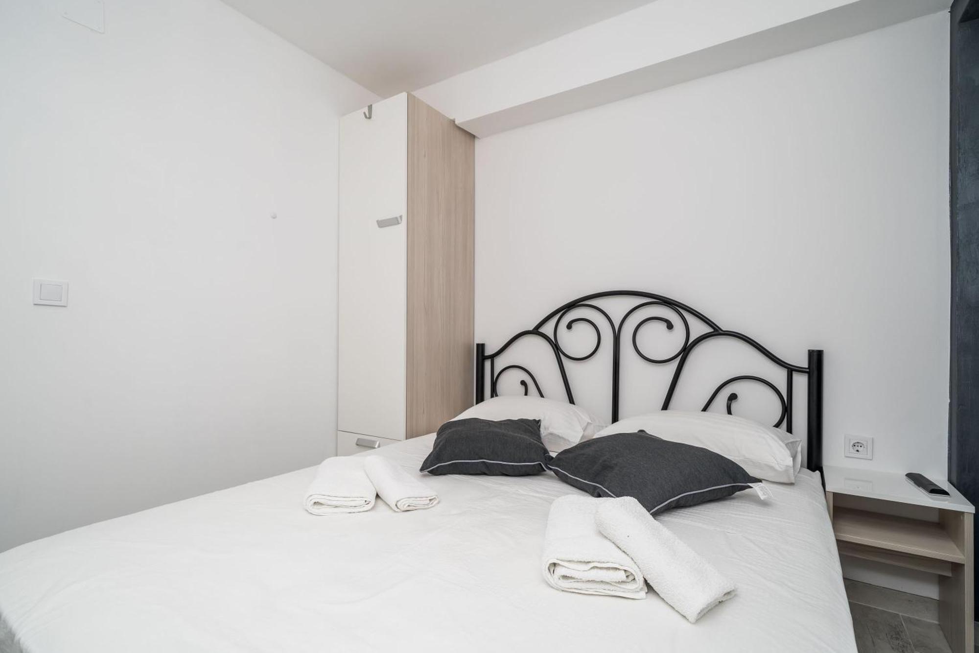 Mata Family Apartments Molunat Bilik gambar