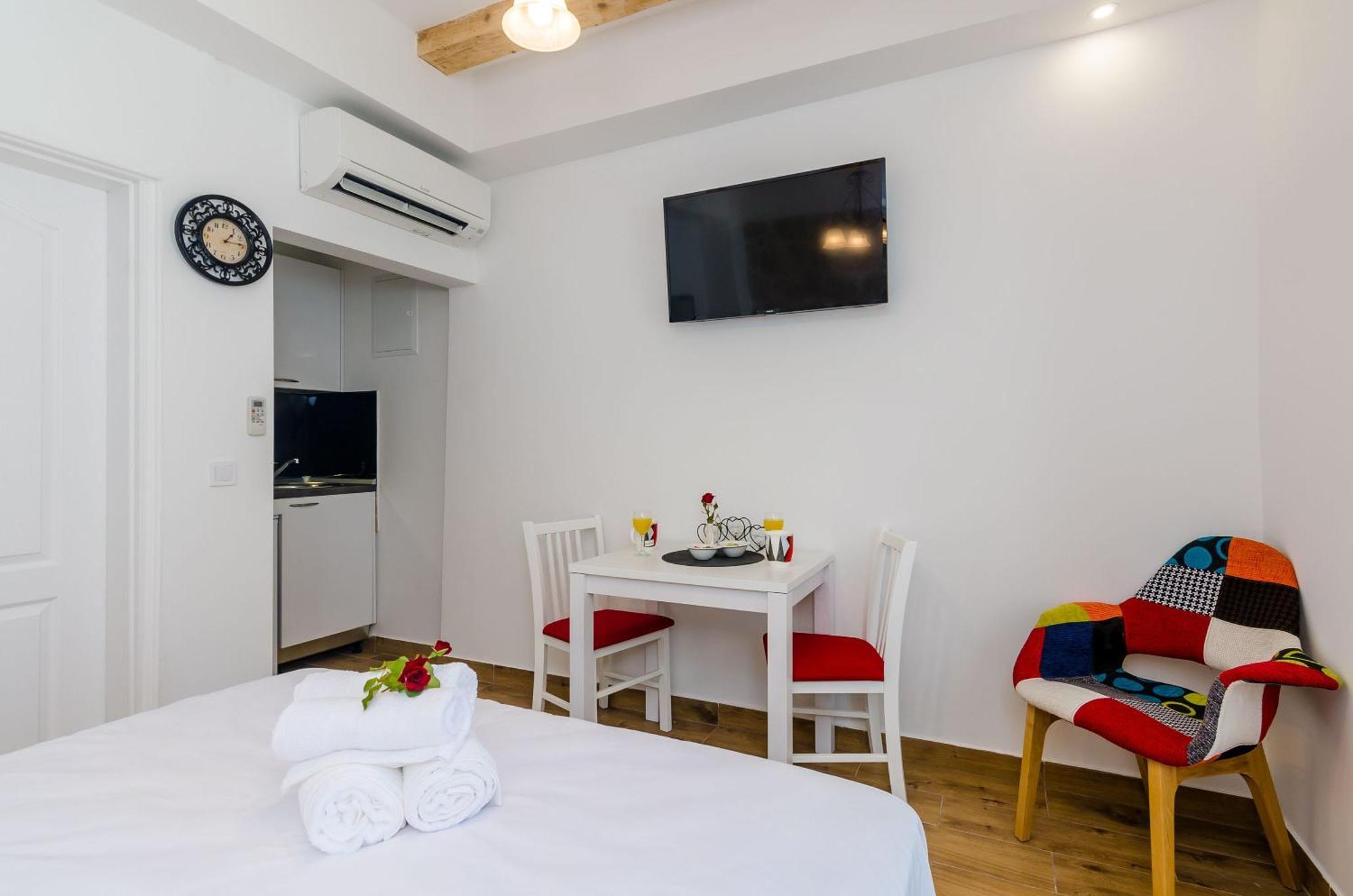 Mata Family Apartments Molunat Bilik gambar