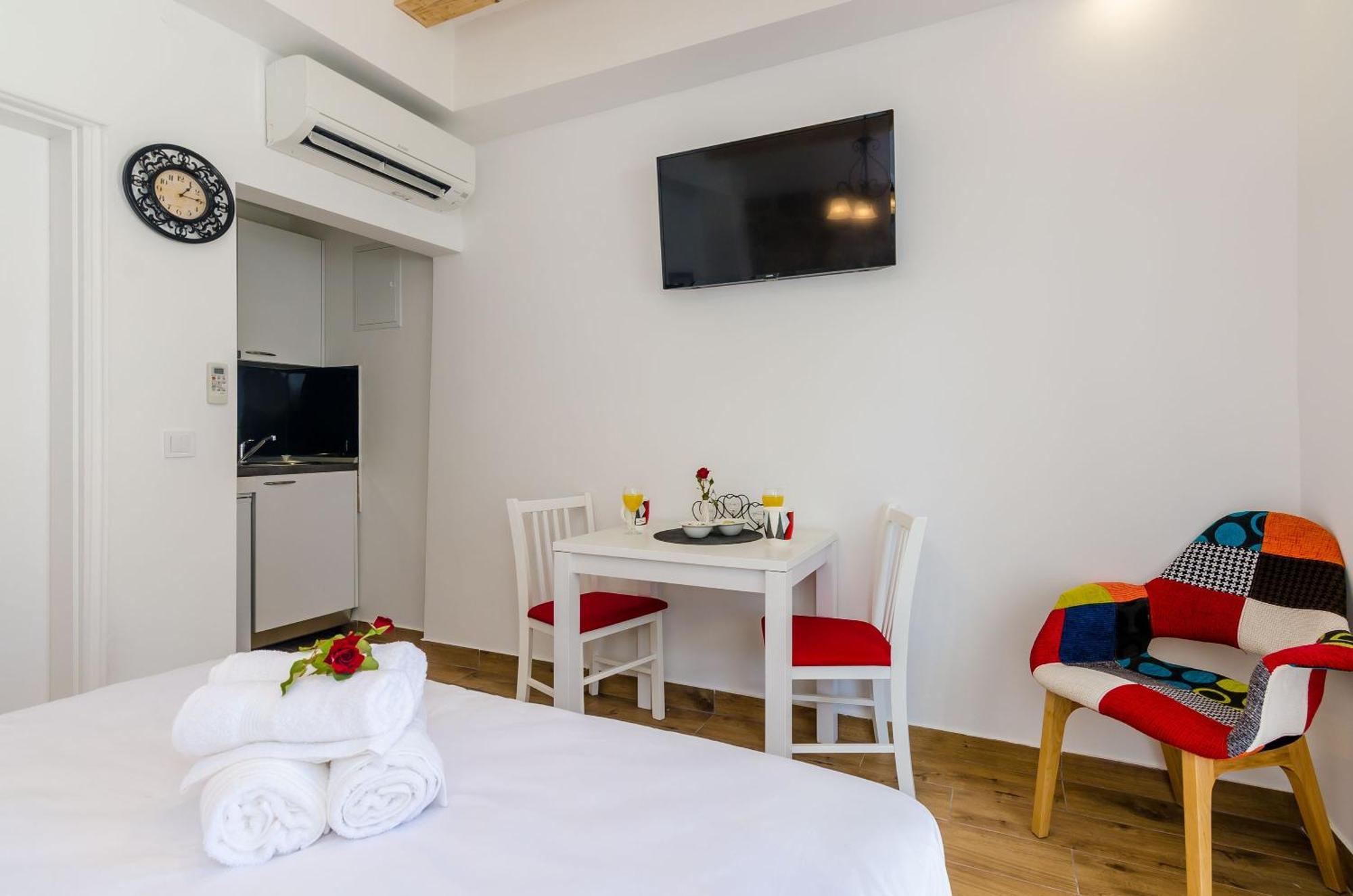 Mata Family Apartments Molunat Bilik gambar